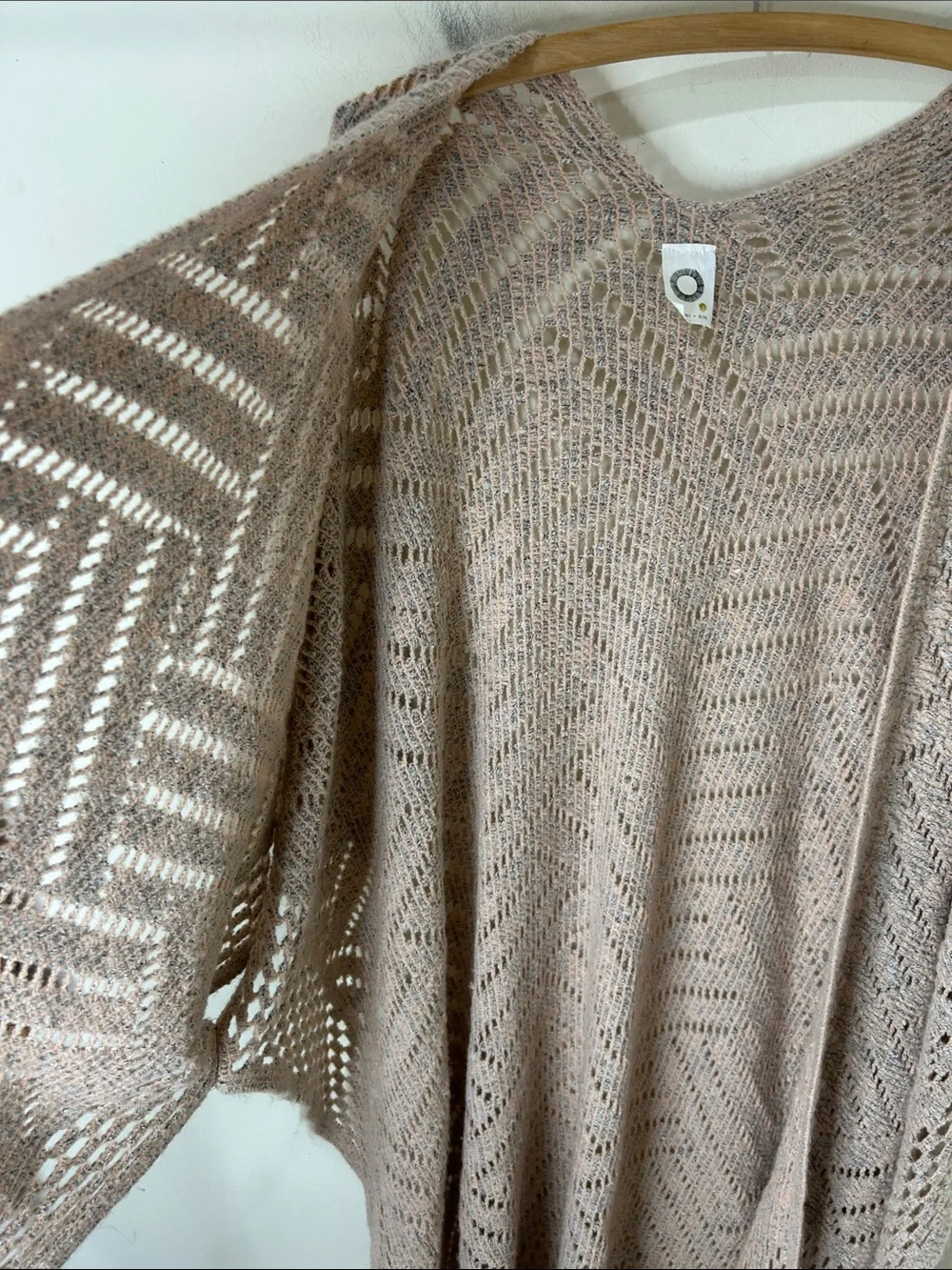 ANTHROPOLOGIE AKEMI + KIN Alva Wrap Tan Chevron Knit Fringe Poncho Cardigan OS